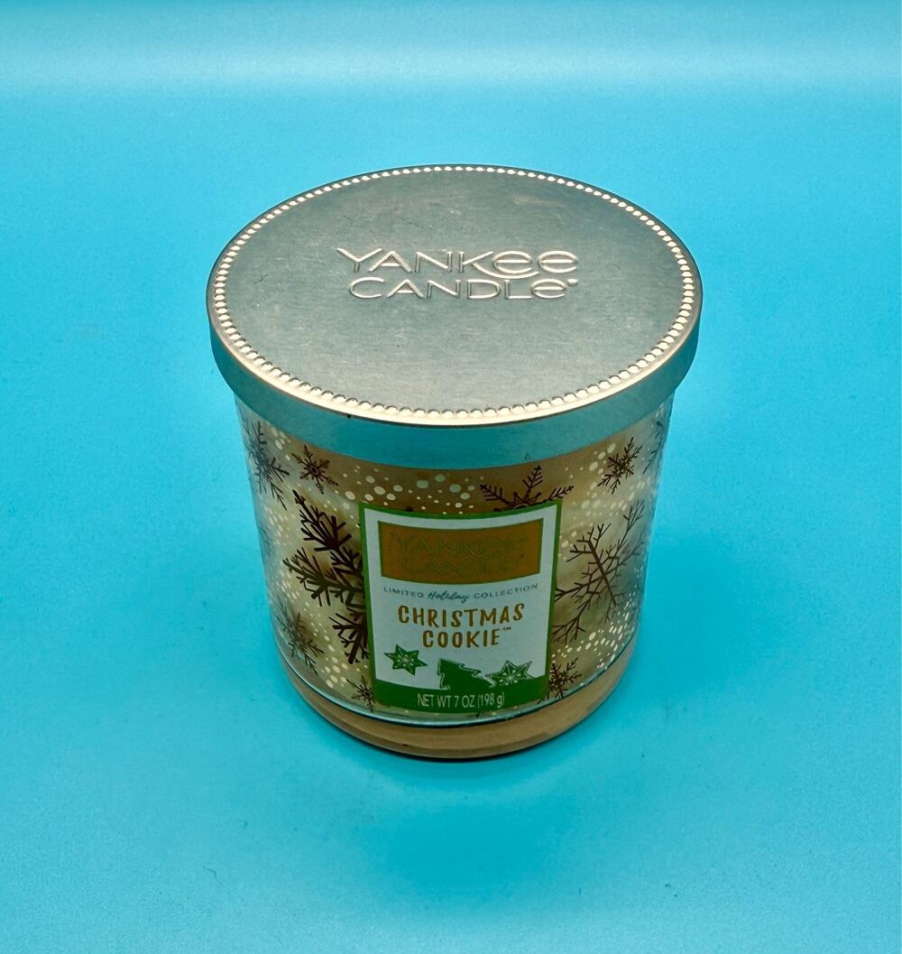 Yankee Candle Christmas Cookie 7 oz Limited Holiday Snowflake Jar Used